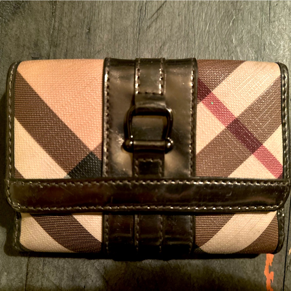 Burberry nova wallet